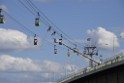 Koelner Seilbahn Gondel blieb haengen Koeln Linksrheinisch P236